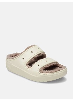 Crocs Klapki &quot;Classic Cozzzy&quot; w kolorze kremowym ze sklepu Limango Polska w kategorii Klapki damskie - zdjęcie 183657723