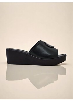 Royalfashion Damskie klapki na koturnie Elira ze sklepu royalfashion.pl w kategorii Klapki damskie - zdjęcie 183658082