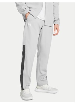 Under Armour Spodnie outdoor Vital Woven 1352031 Szary Loose Fit ze sklepu MODIVO w kategorii Spodnie męskie - zdjęcie 183660094