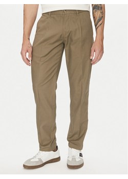 Marc O'Polo Chinosy 523 1340 10134 Zielony Tapered Fit ze sklepu MODIVO w kategorii Spodnie męskie - zdjęcie 183660214