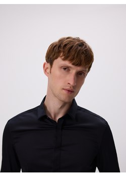 Reserved - Gładka koszula super slim fit - czarny ze sklepu Reserved w kategorii Koszule męskie - zdjęcie 183662470