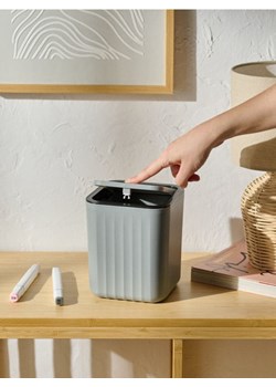 Sinsay - Kosz na śmieci z pokrywką - szary ze sklepu Sinsay w kategorii Kosze na śmieci - zdjęcie 183663553