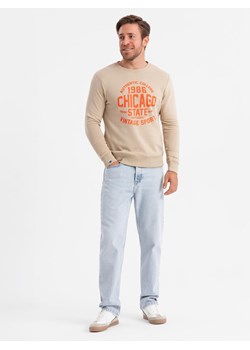 Bluza męska nierozpinana z nadrukiem collegowym - piaskowa V1 OM-SSPS-0154 ze sklepu ombre w kategorii Bluzy męskie - zdjęcie 183664554