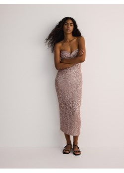 Reserved - Cekinowa sukienka midi - pastelowy róż ze sklepu Reserved w kategorii Sukienki - zdjęcie 183665172