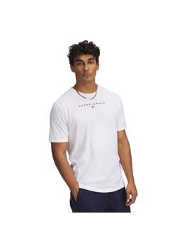 Męski t-shirt z nadrukiem Under Armour UA M Stacked Logo SS - biały ze sklepu Sportstylestory.com w kategorii T-shirty męskie - zdjęcie 183666234