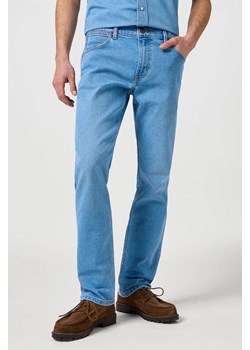 WRANGLER MĘSKIE SPODNIE JEANSOWE WRANGLER GREENSBORO MIST 112364971 ze sklepu YouNeedit.pl w kategorii Jeansy męskie - zdjęcie 183676664