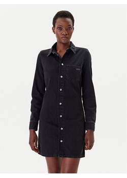 Calvin Klein Jeans Sukienka jeansowa J20J225171 Czarny Slim Fit ze sklepu MODIVO w kategorii Sukienki - zdjęcie 183678811