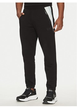 EA7 Emporio Armani Spodnie dresowe 7M000274 AF12451 UC001 Czarny Regular Fit ze sklepu MODIVO w kategorii Spodnie męskie - zdjęcie 183679023