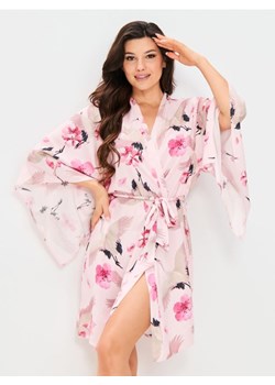 Sinsay - Wzorzysty szlafrok z paskiem z szerokimi rękawami - różowy - id: 261EP-40X - marki Sinsay - 183685680 Sinsay - Wzorzysty szlafrok z paskiem z szerokimi rękawami - różowy ze sklepu Sinsay w kategorii Szlafroki damskie - zdjęcie 183685680