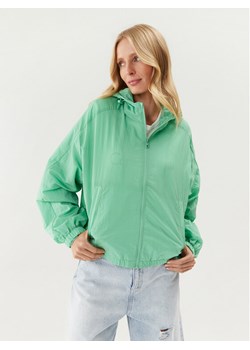 Calvin Klein Jeans Kurtka przejściowa J20J220731 Zielony Regular Fit ze sklepu MODIVO w kategorii Kurtki damskie - zdjęcie 183688963