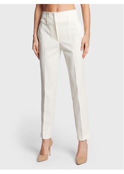 Marciano Guess Spodnie materiałowe 1BGB11 9653Z Biały Slim Fit ze sklepu MODIVO w kategorii Spodnie damskie - zdjęcie 183689023