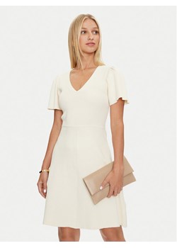 DKNY Sukienka codzienna DD4EN992 Beżowy Slim Fit ze sklepu MODIVO w kategorii Sukienki - zdjęcie 183689333