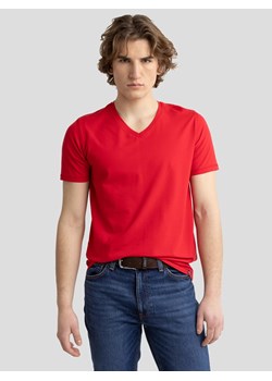 Koszulka męska v-neck czerwona Irtos 603 ze sklepu Big Star w kategorii T-shirty męskie - zdjęcie 183692514