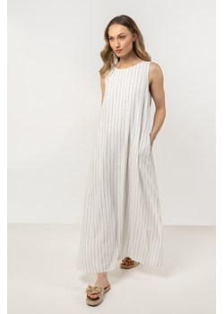 Trapezowa sukienka maxi w delikatne prążki - śmietankowa ze sklepu Cudmoda w kategorii Sukienki - zdjęcie 183696433