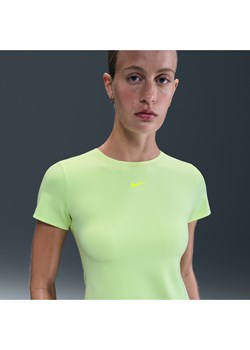 Damska koszulka z krótkim rękawem Nike Form - Żółty ze sklepu Nike poland w kategorii Bluzki damskie - zdjęcie 183699023