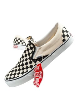 Buty Vans Classic Slip-On VN000EYEBWW1 czarne ze sklepu ButyModne.pl w kategorii Trampki męskie - zdjęcie 183699950