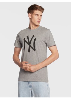 New Era T-Shirt New York Yankees MLB Team Logo 11863696 Szary Regular Fit ze sklepu MODIVO w kategorii T-shirty męskie - zdjęcie 183701332