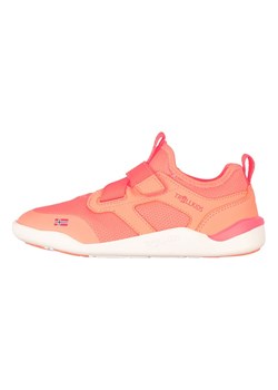 Trollkids Sneakersy &quot;Bergen&quot; w kolorze jasnoróżowym do chodzenia na boso ze sklepu Limango Polska w kategorii Buty sportowe dziecięce - zdjęcie 183704184