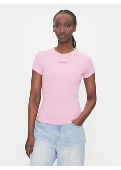 Tommy Jeans T-Shirt Script Label DW0DW21402 Różowy Slim Fit ze sklepu MODIVO w kategorii Bluzki damskie - zdjęcie 183706261