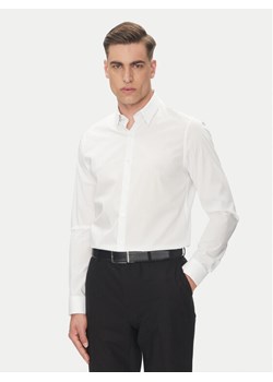 Calvin Klein Koszula Essential LV019EU030 Biały Slim Fit ze sklepu MODIVO w kategorii Koszule męskie - zdjęcie 183706383