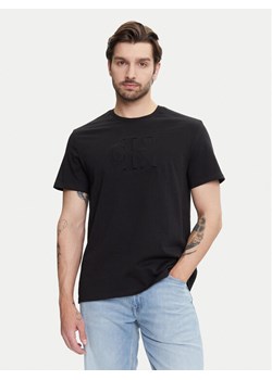 Calvin Klein Jeans T-Shirt Deboss Mono Graphic LV04RC824G Czarny Regular Fit ze sklepu MODIVO w kategorii T-shirty męskie - zdjęcie 183706570