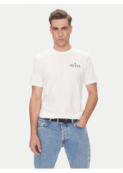 Tommy Hilfiger T-Shirt Stack MW0MW39355 Biały Regular Fit ze sklepu MODIVO w kategorii T-shirty męskie - zdjęcie 183706631