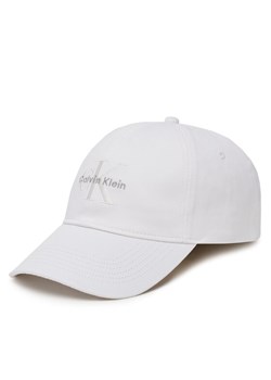 Calvin Klein Jeans Czapka z daszkiem Monologo LV04K5026G Biały ze sklepu MODIVO w kategorii Czapki z daszkiem damskie - zdjęcie 183706660