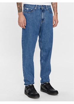 Calvin Klein Jeans Jeansy J30J323885 Niebieski Tapered Fit ze sklepu MODIVO w kategorii Jeansy męskie - zdjęcie 183725043