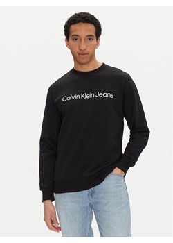 Calvin Klein Jeans Bluza J30J322549 Czarny Regular Fit ze sklepu MODIVO w kategorii Bluzy męskie - zdjęcie 183726312