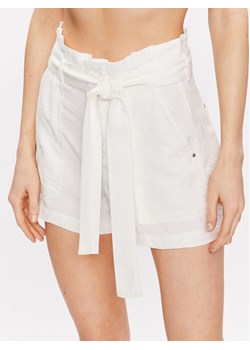 Guess Szorty materiałowe Janna W3GD0L WDP87 Écru Loose Fit ze sklepu MODIVO w kategorii Szorty - zdjęcie 183726352