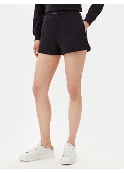 Calvin Klein Jeans Szorty sportowe Placed Institutional J20J225525 Czarny Regular Fit ze sklepu MODIVO w kategorii Szorty - zdjęcie 183737234