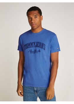 TOMMY JEANS Koszulka w kolorze niebieskim ze sklepu Limango Polska w kategorii T-shirty męskie - zdjęcie 183740014