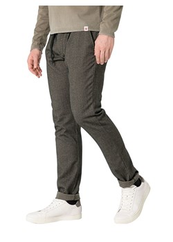 Timezone Spodnie chino "Charly" - Regular fit - w kolorze khaki ze sklepu Limango Polska w kategorii Spodnie męskie - zdjęcie 183740833