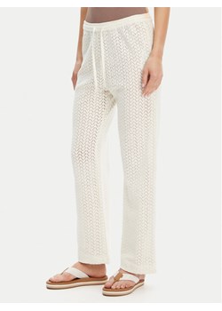 Roxy Spodnie materiałowe ERJX603437 Écru Regular Fit ze sklepu MODIVO w kategorii Spodnie damskie - zdjęcie 183751523