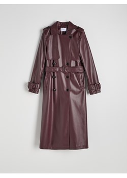 Reserved - Długi trencz z imitacji skóry - burgundowy ze sklepu Reserved w kategorii Płaszcze damskie - zdjęcie 183754300