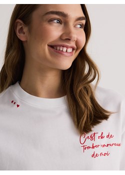 Reserved - T-shirt z haftowanym napisem - złamana biel ze sklepu Reserved w kategorii Bluzki damskie - zdjęcie 183757910