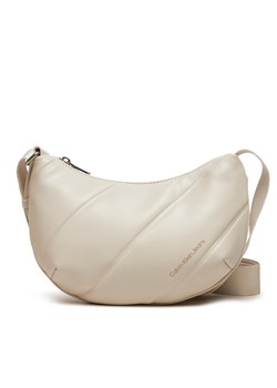 Torebka Calvin Klein Jeans Quilted Crescent Cb Bag24 K60K612370 Écru ze sklepu eobuwie.pl w kategorii Listonoszki - zdjęcie 183764410