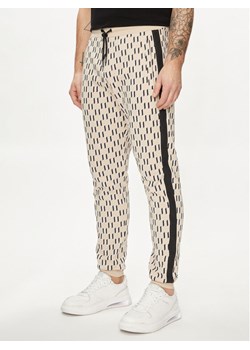 KARL LAGERFELD Spodnie dresowe 705077 542951 Beżowy Regular Fit ze sklepu MODIVO w kategorii Spodnie męskie - zdjęcie 183764870