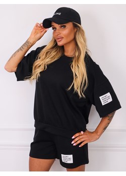KOMPLET SZORTY+ T-SHIRT Z NASZYWKĄ- CZARNY ze sklepu olika.com.pl w kategorii Komplety i garnitury damskie - zdjęcie 183773833