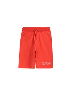 Coccodrillo Szorty sportowe WC5121501VBC Czerwony Regular Fit ze sklepu MODIVO w kategorii Spodenki chłopięce - zdjęcie 183788241