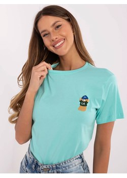 Bawełniany t-shirt z haftem - miętowy ze sklepu Cudmoda w kategorii Bluzki damskie - zdjęcie 183804212