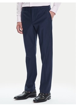 Guess Spodnie materiałowe M4YB01 WG9Z2 Granatowy Slim Fit ze sklepu MODIVO w kategorii Spodnie męskie - zdjęcie 183813350