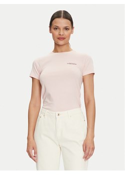 Guess Jeans T-Shirt W4YI02 J1314 Różowy Slim Fit ze sklepu MODIVO w kategorii Bluzki damskie - zdjęcie 183813484