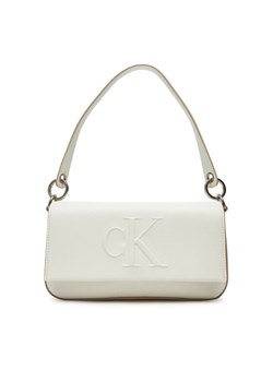 Calvin Klein Torebka Sculpted Flap Shoulder Pouch LV04K3148G Biały ze sklepu MODIVO w kategorii Torebki damskie - zdjęcie 183813540