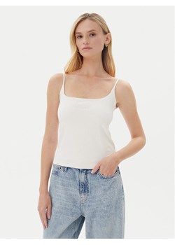 Guess Top V5GP22 J1314 Biały Slim Fit ze sklepu MODIVO w kategorii Bluzki damskie - zdjęcie 183813783