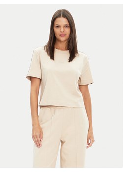 Guess T-Shirt V3RI08 I3Z14 Beżowy Regular Fit ze sklepu MODIVO w kategorii Bluzki damskie - zdjęcie 183814340