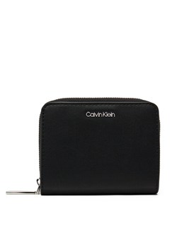 Calvin Klein Portfel damski Ck Must Md Zip Around W/Flap LV04F1029G Czarny ze sklepu MODIVO w kategorii Portfele damskie - zdjęcie 183814464