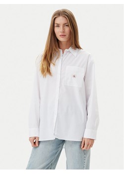 Calvin Klein Jeans Koszula LV047C143G Biały Relaxed Fit ze sklepu MODIVO w kategorii Koszule damskie - zdjęcie 183814902
