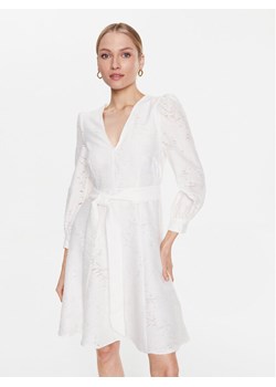 IVY OAK Sukienka letnia Nicky IO1123S7557 Biały Regular Fit ze sklepu MODIVO w kategorii Sukienki - zdjęcie 183815012