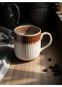 Sinsay - Ceramiczny kubek z uchem - brązowy ze sklepu Sinsay w kategorii Kubki - zdjęcie 183848634